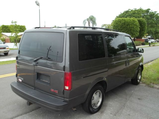 2002 GMC Safari FX35 AWD