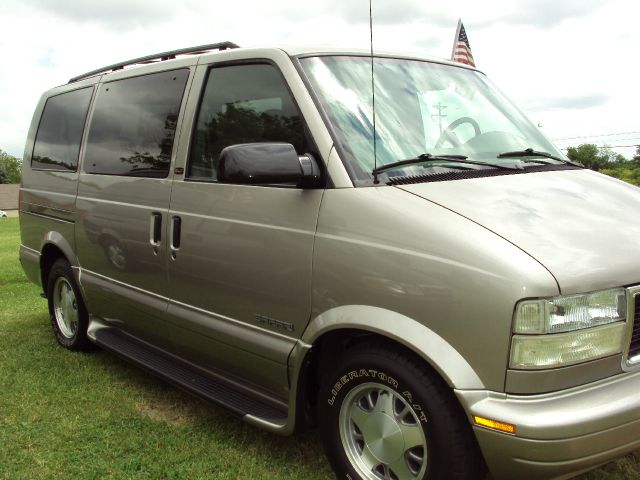 2002 GMC Safari FX35 AWD