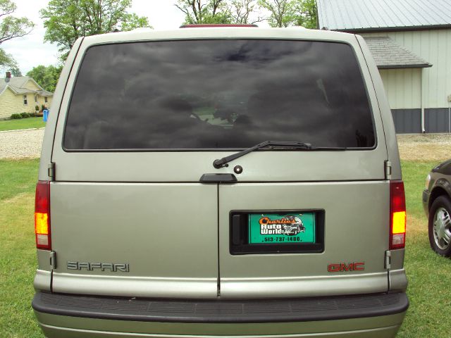 2002 GMC Safari FX35 AWD