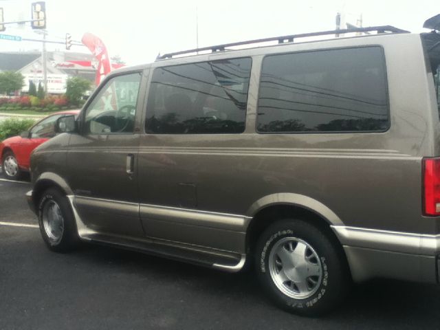 2002 GMC Safari FX35 AWD