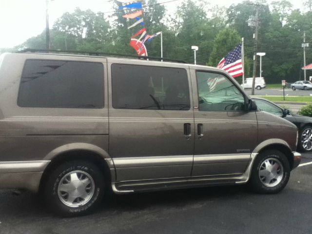 2002 GMC Safari FX35 AWD