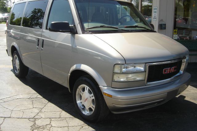 2003 GMC Safari FX35 AWD