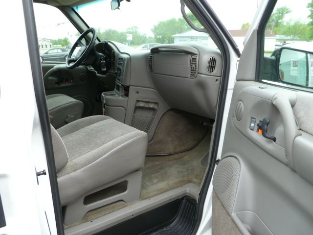 2004 GMC Safari CLUB