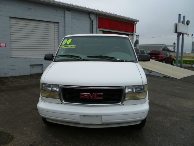 2004 GMC Safari CLUB