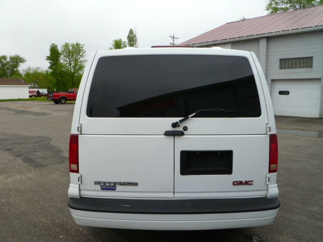 2004 GMC Safari CLUB