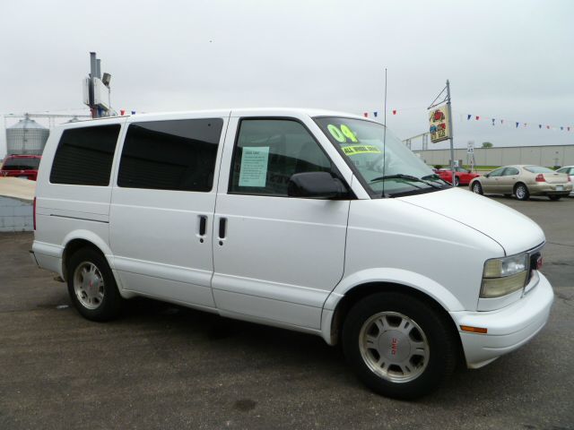 2004 GMC Safari CLUB