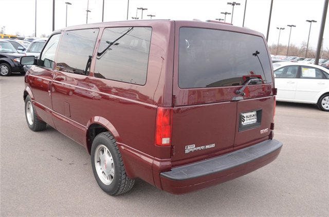 2005 GMC Safari E-350 Super Duty 158 WB DRW