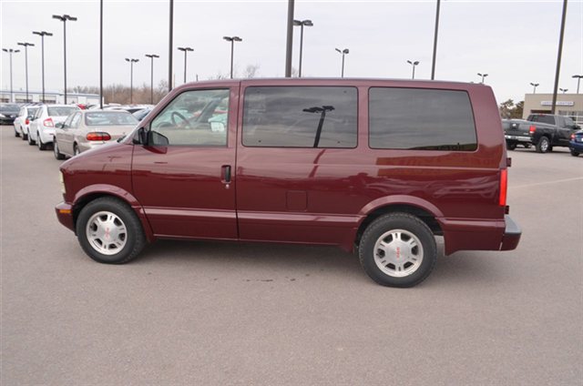 2005 GMC Safari E-350 Super Duty 158 WB DRW