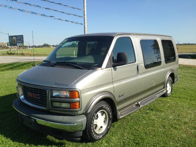 2001 GMC Savana 5d Wagon SE w/XM 2WD