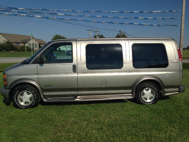 2001 GMC Savana 5d Wagon SE w/XM 2WD