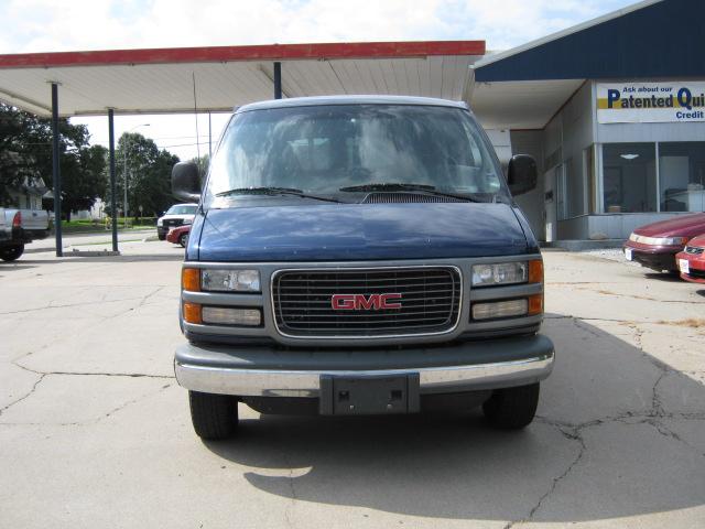 2002 GMC Savana Base