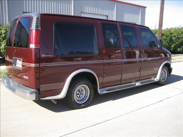 2002 GMC Savana Base