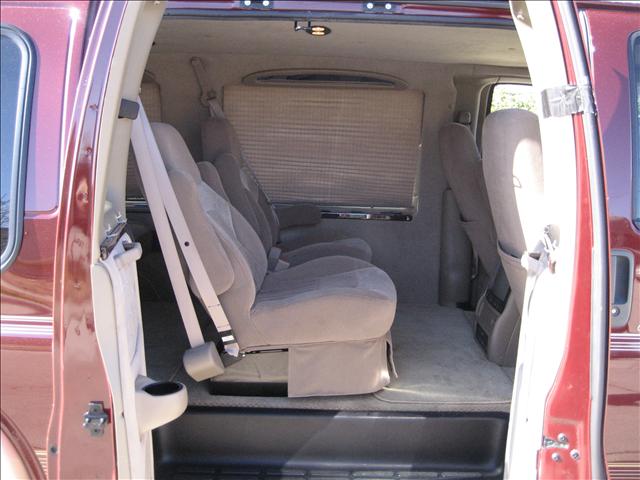 2002 GMC Savana Base