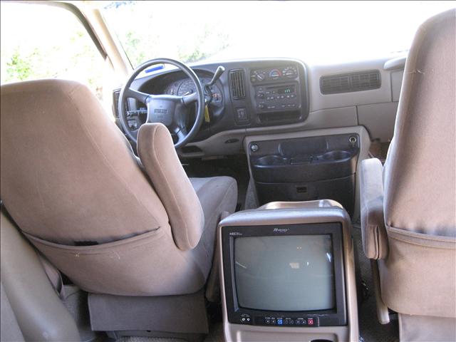 2002 GMC Savana Base