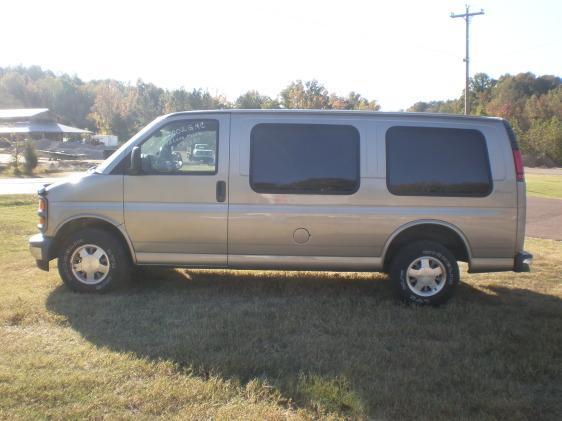 2002 GMC Savana Base