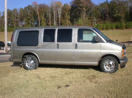 2002 GMC Savana Base