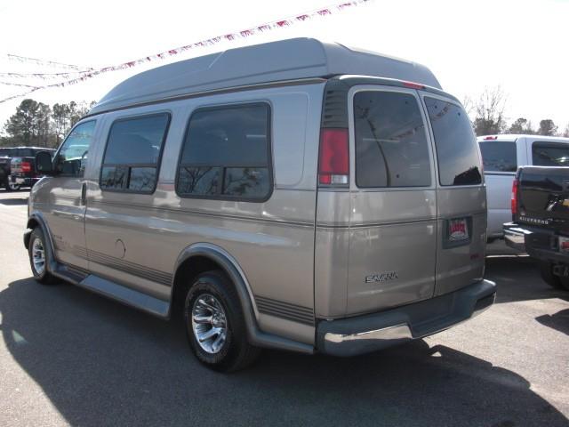 2002 GMC Savana Base