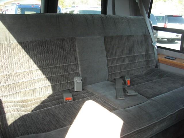 2002 GMC Savana Base