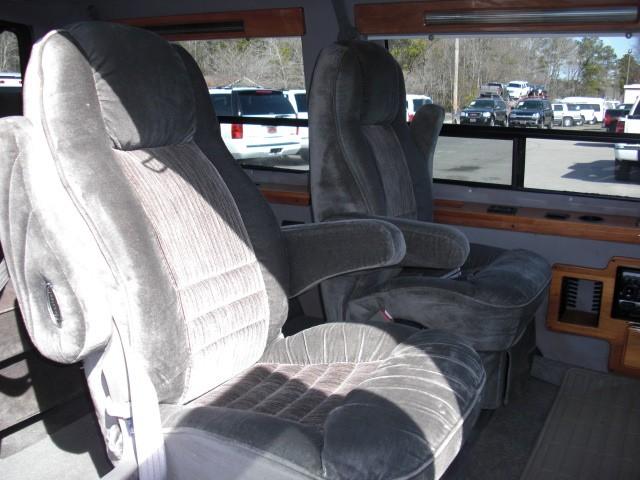 2002 GMC Savana Base