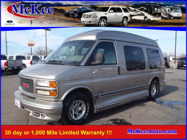 2002 GMC Savana 2.5i Premium