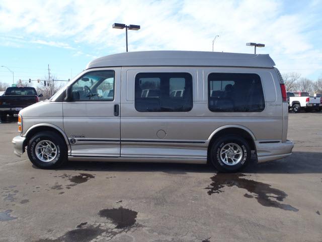 2002 GMC Savana 2.5i Premium