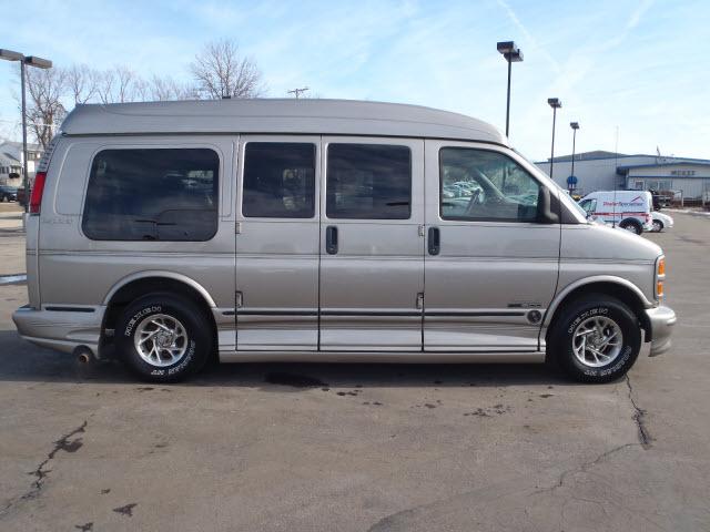 2002 GMC Savana 2.5i Premium