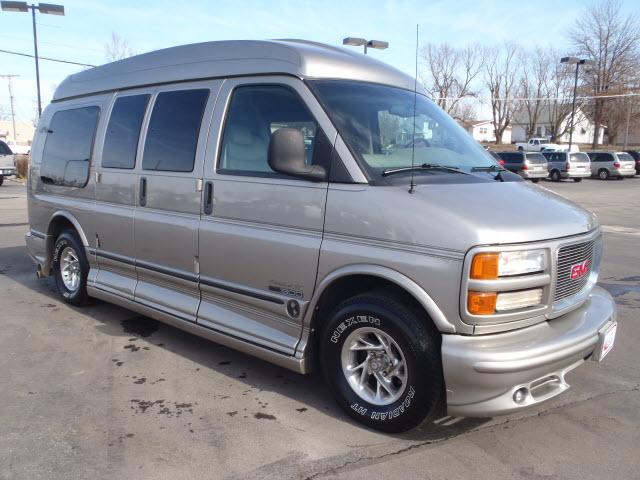 2002 GMC Savana 2.5i Premium