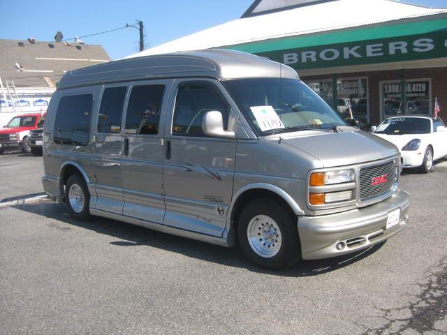 2002 GMC Savana Base