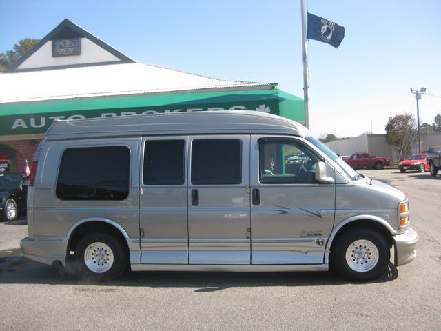 2002 GMC Savana Base