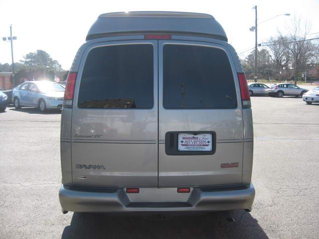 2002 GMC Savana Base