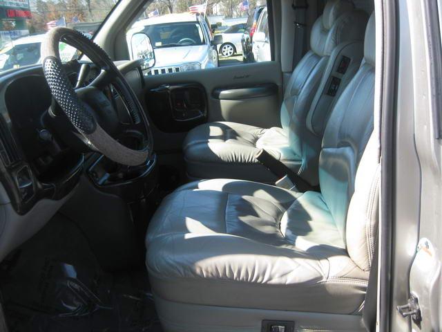 2002 GMC Savana Base