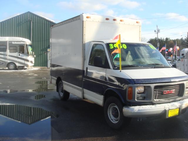 2002 GMC Savana Base