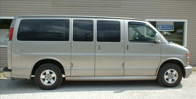 2002 GMC Savana Base