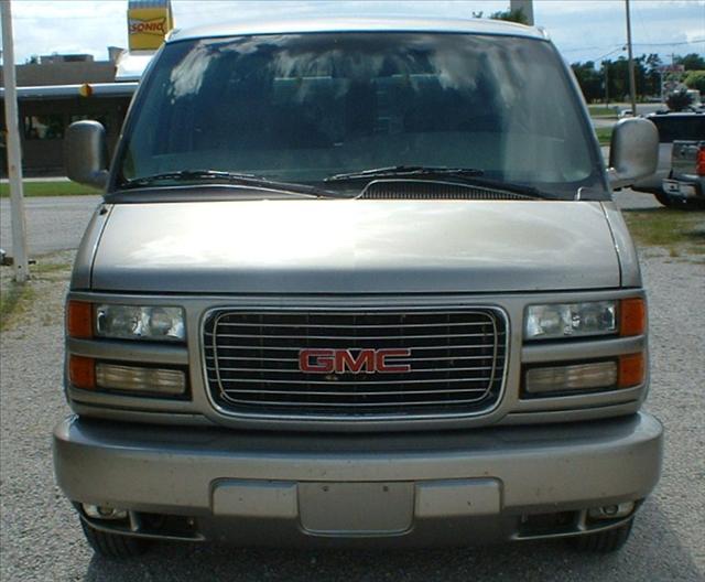 2002 GMC Savana Base