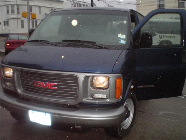 2002 GMC Savana Base