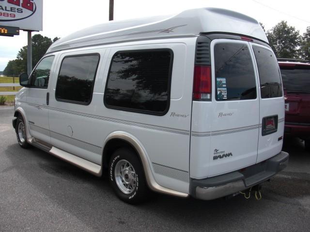 2002 GMC Savana Base