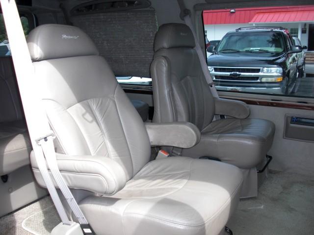 2002 GMC Savana Base