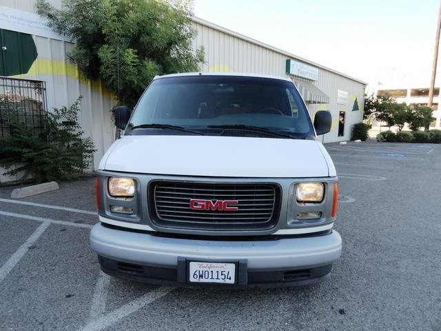 2002 GMC Savana 133 WB