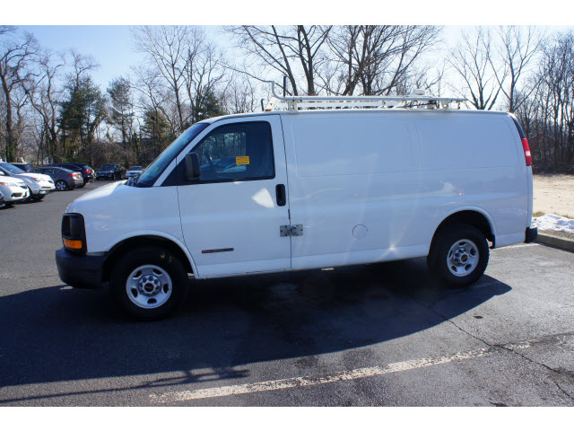 2004 GMC Savana Base