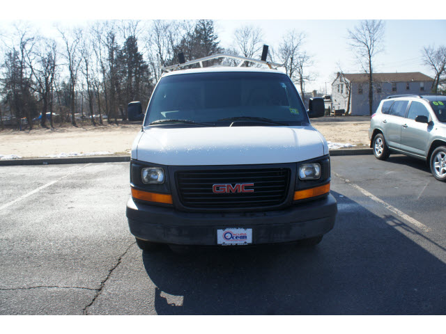 2004 GMC Savana Base