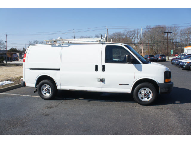 2004 GMC Savana Base