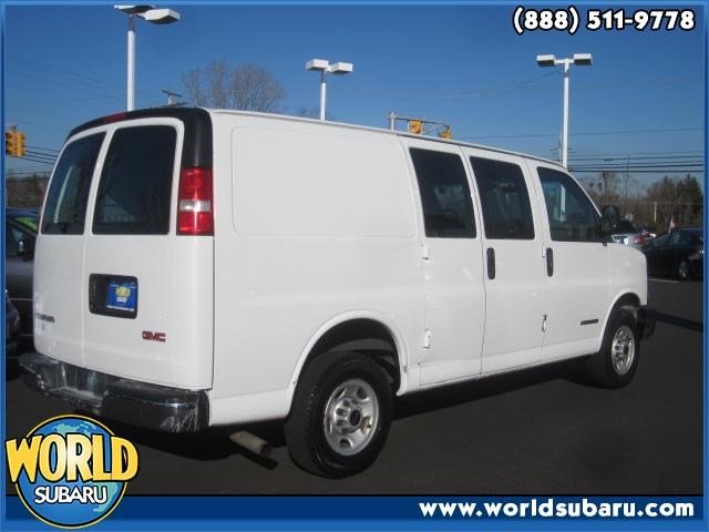 2004 GMC Savana Base