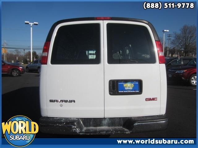 2004 GMC Savana Base