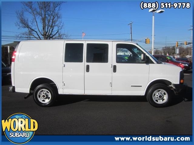 2004 GMC Savana Base