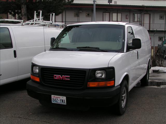 2005 GMC Savana Overland 4X4