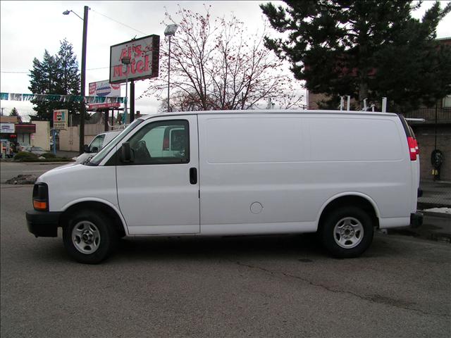 2005 GMC Savana Overland 4X4