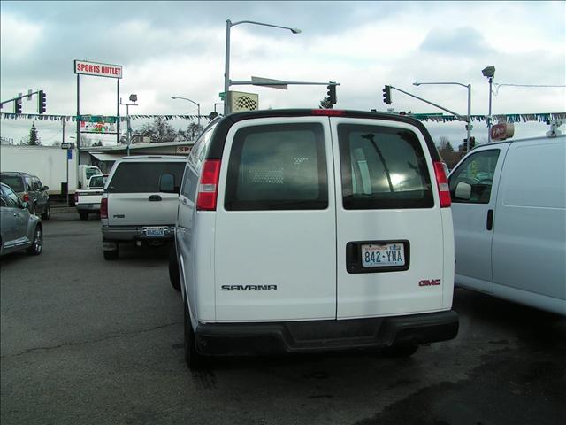 2005 GMC Savana Overland 4X4