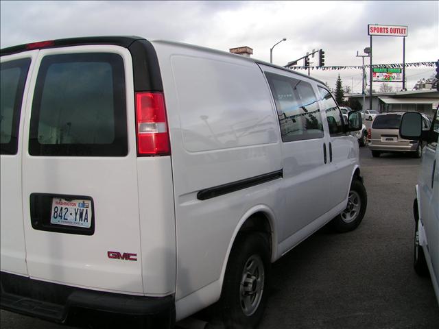 2005 GMC Savana Overland 4X4