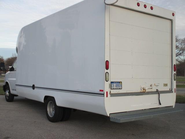 2005 GMC Savana Leather / Sunroof