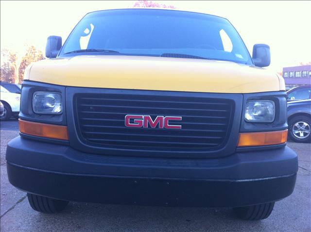 2005 GMC Savana DX Extra CAB